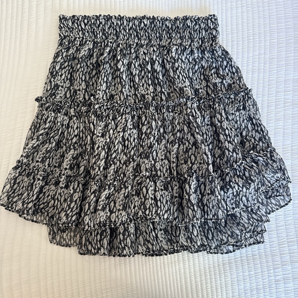 Elegant Black and White Tiered Mini Skirt